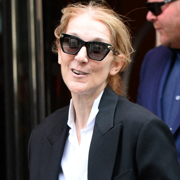 Céline Dion, accompagnée de son fils René-Charles Angélil, arrive à l'hôtel Royal Monceau à Paris avant l'ouverture des JO (Jeux Olympiques) Paris 2024 le 23 juillet 2024. La chanteuse devrait être présente à la cérémonie d'ouverture des Jeux olympiques Paris 2024, ce vendredi 26 juillet 2024.