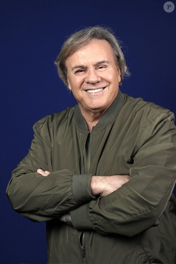 François Valery pose lors d'une séance de portrait à Paris, France, mars 2023. Photo par VIM/ABACAPRESS.COM