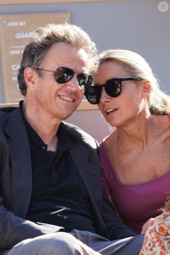 Anne-Sophie Lapix et son mari Arthur Sadoun - Célébrités dans les tribunes des Internationaux de France de tennis de Roland Garros 2024 à Paris le 7 juin 2024. © Jacovides-Moreau/Bestimage 