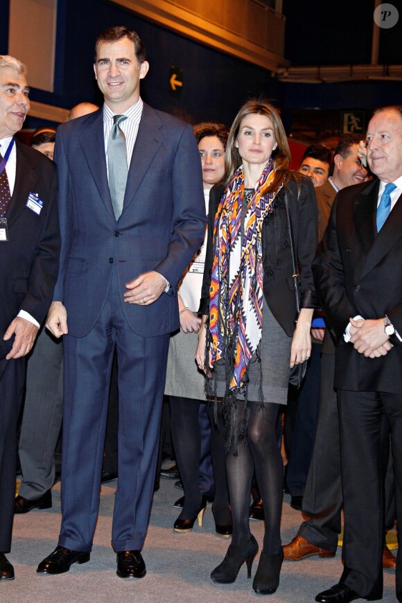 Letizia d'Espagne et son époux Felipe lors de l'inauguration d'un pôle d'informations technique à Madrid. Le 23 mars 2010