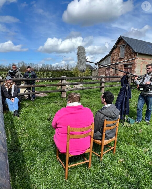 De nouvelles photos de Patrice et Justine sur le tournage de "L'amour est dans le pré" sont diffusées.