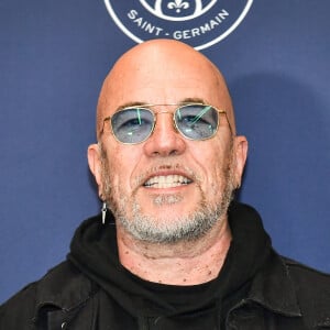 Le chanteur a dû annuler plusieurs dates de sa tournée, et doit à présent prendre du repos.
Le chanteur français Pascal Obispo pose pour un photo-call avant le match de handball Liqui Moly Starligue à l'Accor Arena à Paris le 31 mai 2024. Firas Abdullah/ABACAPRESS.COM