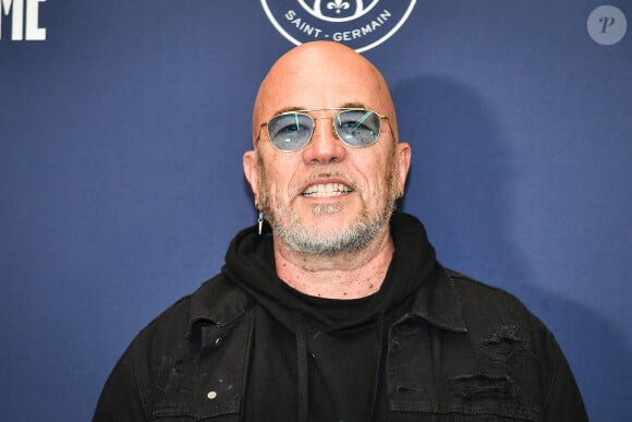 Le chanteur a dû annuler plusieurs dates de sa tournée, et doit à présent prendre du repos.
Le chanteur français Pascal Obispo pose pour un photo-call avant le match de handball Liqui Moly Starligue à l'Accor Arena à Paris le 31 mai 2024. Firas Abdullah/ABACAPRESS.COM