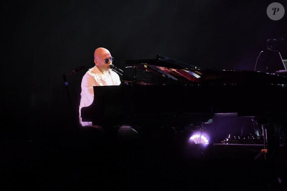 Pascal Obispo sur la scène de l'Olympia pour les 20 ans de la Fondation pour la recherche sur la maladie d'Alzheimer, le 18 mai 2024. Christophe Meng/ABACAPRESS.COM