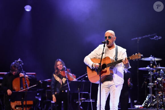 Pascal Obispo sur la scène de l'Olympia pour les 20 ans de la Fondation pour la recherche sur la maladie d'Alzheimer, le 18 mai 2024. Christophe Meng/ABACAPRESS.COM