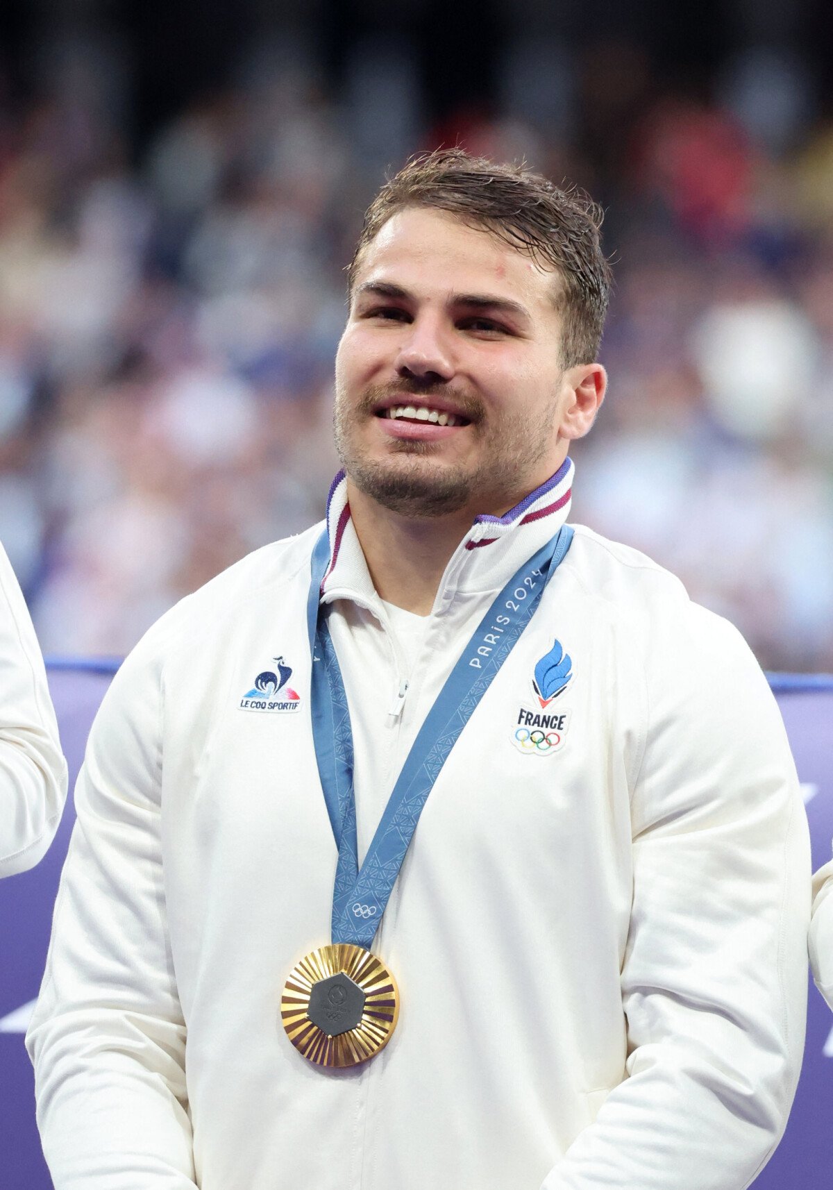 Photo : Antoine Dupont - Podium - La France remporte la finale en Rugby ...