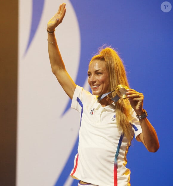 Pauline Ferrand-Prévot, médaille d'or en VTT, au Club France lors des Jeux Olympiques Paris 2024. Le 28 juillet 2024 © Jonathan Rebboah / Panoramic / Bestimage