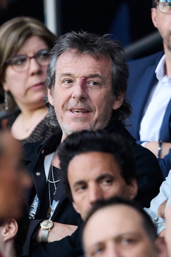 Jean-Luc Reichmann - Célébrités dans les tribunes du match de Ligue 1 Uber Eats "PSG-Toulouse" (1-3) au Parc des Princes à Paris le 12 mai 2024. © Cyril Moreau/Bestimage 