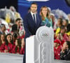 On voit alors une jeune femme tenir un parapluie pour protéger le président des JO
Tony Estanguet à la cérémonie d'ouverture des Jeux Olympiques (JO) de Paris, le 26 juillet 2024 au Trocadéro. ( © Photo News / Panoramic / Bestimage