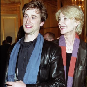 Et son fils s'est alors retrouvé dans une situation plus que gênante
Thomas Dutronc et Françoise Hardy au concert d'Henri Salvador à l'Olympia en 2001.