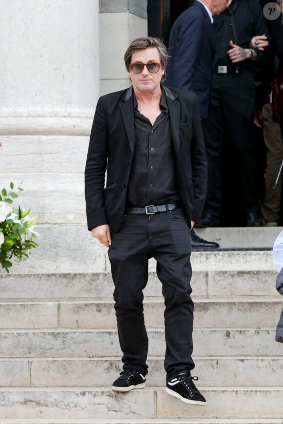 Thomas Dutronc - Sortie des obsèques de l'auteure-compositrice-interprète et actrice française Françoise Hardy au crématorium du cimetière du Père-Lachaise à Paris, France, le 20 juin 2024. © Jacovides-Moreau/Bestimage 