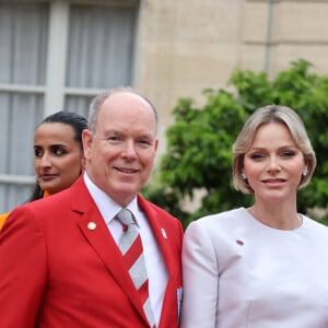 Le couple princier fêtera en décembre prochain les 10 ans de ses jumeaux et a pris une décision importante pour l'occasion. 
Le Prince Albert II de Monaco et la Princesse Charlène de Monaco - Emmanuel Macron, Président de la République Française, et la Première dame Brigitte Macron, accueillent les chefs d'Etat et de gouvernement présents à Paris pour la cérémonie d'ouverture des Jeux Olympiques de Paris 2024 (JO). Cette réception sera l'occasion pour la France de délivrer un message de paix et de tolérance alors que 10500 athlètes du monde entier seront réunis pour participer au plus grand événement sportif international. Paris, le 26 juillet 2024. © Dominique Jacovides - Pierre Perusseau / Bestimage