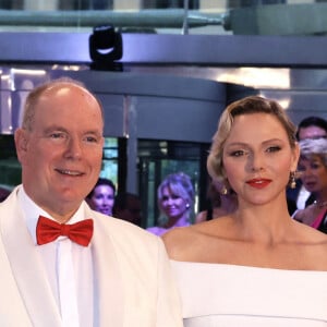 Le prince Albert II et la princesse Charlène de Monaco - 75ème édition du Gala de la Croix Rouge monégasque au Sporting Monte-Carlo à Monaco le vendredi 19 juillet 2024. © Claudia Albuquerque / Bestimage