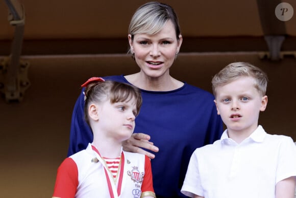 Exclusif - La princesse Charlene, le prince Jacques et la princesse Gabriella - La famille princière de Monaco assiste au match de l'Afrique du Sud (qui a remporté son match) lors du tournoi de qualification de rugby à 7 pour les JO 2024 au Stade Louis II à Monaco le 22 juin 2024. © Claudia Albuquerque / Bestimage