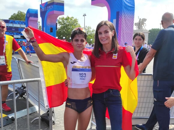 La reine Letizia d'Espagne rencontre les athlètes espagnols à l'issue de l'épreuve des 20 kms lors des Jeux Olympiques de Paris2024 (JO), le 1er août 2024.