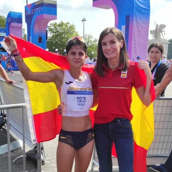 La reine Letizia d'Espagne rencontre les athlètes espagnols à l'issue de l'épreuve des 20 kms lors des Jeux Olympiques de Paris2024 (JO), le 1er août 2024.