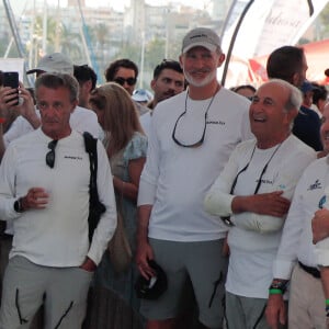 Le roi Felipe VI d'Espagne assiste au concert de Jaime Anglada au club nautique de Palma de Majorque, en marge de la Copa del Rey, le 31 juillet 2024. 