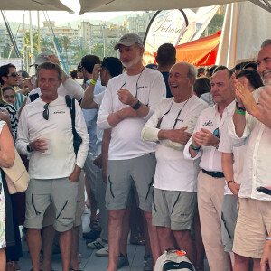 Le roi Felipe VI d'Espagne assiste au concert de Jaime Anglada au club nautique de Palma de Majorque, en marge de la Copa del Rey, le 31 juillet 2024. 