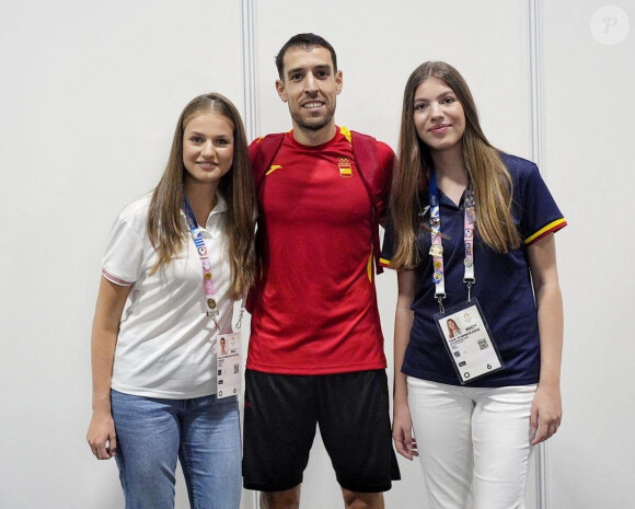 La princesse Leonor et L'infante Sofia d'Espagne assistent au match de tennis de table d'Alvaro Robles lors des Jeux Olympiques de Paris2024 (JO), le 30 juillet 2024. © Casa de SM El Rey / Europa Press / Bestimage 