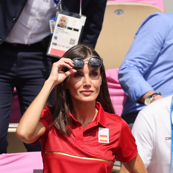 La reine Letizia d'Espagne - Célébrités assistent au 1/4 de finale de tennis entre C.Alcaraz et T.Paul lors des Jeux Olympiques de Paris 2024 (JO) à Roland Garros Paris, France, le 1er Aout 2024. © Jacovides-Perusseau/Bestimage 