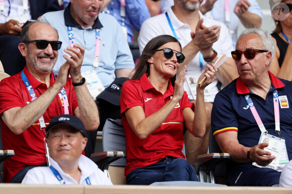 La reine Letizia d'Espagne - Célébrités assistent au 1/4 de finale de tennis entre C.Alcaraz et T.Paul lors des Jeux Olympiques de Paris 2024 (JO) à Roland Garros Paris, France, le 1er Aout 2024. © Jacovides-Perusseau/Bestimage 