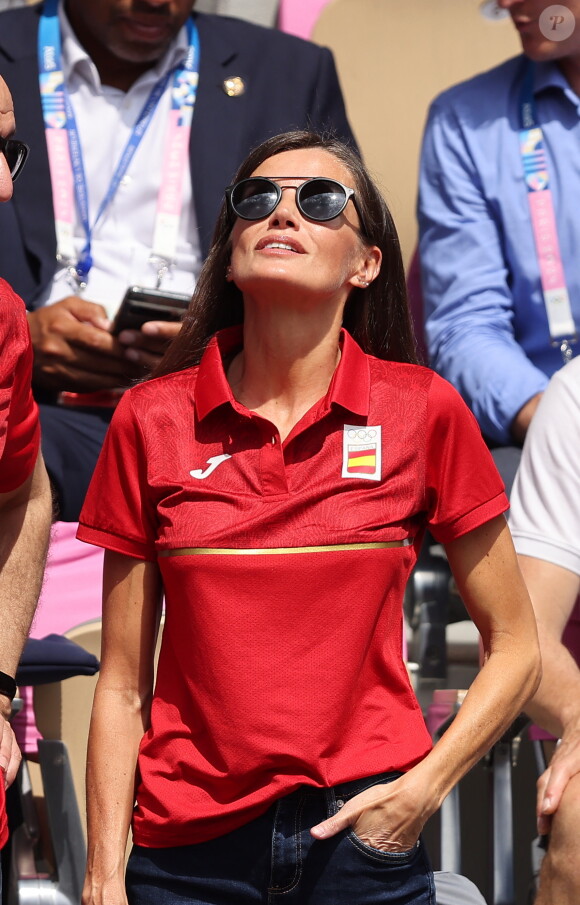 La reine Letizia d'Espagne - Célébrités assistent au 1/4 de finale de tennis entre C.Alcaraz et T.Paul lors des Jeux Olympiques de Paris 2024 (JO) à Roland Garros Paris, France, le 1er Aout 2024. © Jacovides-Perusseau/Bestimage 