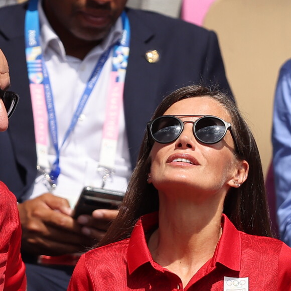 La reine Letizia d'Espagne - Célébrités assistent au 1/4 de finale de tennis entre C.Alcaraz et T.Paul lors des Jeux Olympiques de Paris 2024 (JO) à Roland Garros Paris, France, le 1er Aout 2024. © Jacovides-Perusseau/Bestimage 