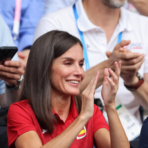 La reine Letizia d'Espagne - Célébrités assistent au 1/4 de finale de tennis entre C.Alcaraz et T.Paul lors des Jeux Olympiques de Paris 2024 (JO) à Roland Garros Paris, France, le 1er Aout 2024. © Jacovides-Perusseau/Bestimage 