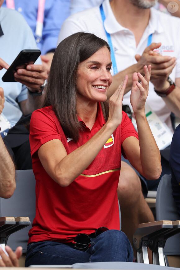 La reine Letizia d'Espagne - Célébrités assistent au 1/4 de finale de tennis entre C.Alcaraz et T.Paul lors des Jeux Olympiques de Paris 2024 (JO) à Roland Garros Paris, France, le 1er Aout 2024. © Jacovides-Perusseau/Bestimage 