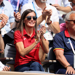 Ainsi que Carlos Alcaraz lors de son 1/4 de finale 
La reine Letizia d'Espagne - Célébrités assistent au 1/4 de finale de tennis entre C.Alcaraz et T.Paul lors des Jeux Olympiques de Paris 2024 (JO) à Roland Garros Paris, France, le 1er Aout 2024. © Jacovides-Perusseau/Bestimage 