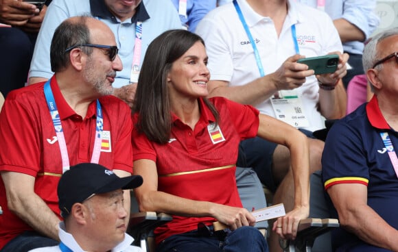 Rencontre qu'il a remportée pour le plus grand bonheur de la reine !
La reine Letizia d'Espagne - Célébrités assistent au 1/4 de finale de tennis entre C.Alcaraz et T.Paul lors des Jeux Olympiques de Paris 2024 (JO) à Roland Garros Paris, France, le 1er Aout 2024. © Jacovides-Perusseau/Bestimage 