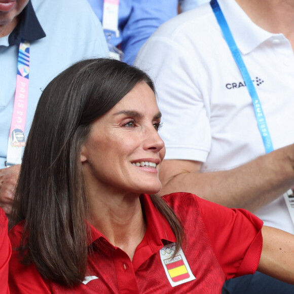 Rencontre qu'il a remportée pour le plus grand bonheur de la reine !
La reine Letizia d'Espagne - Célébrités assistent au 1/4 de finale de tennis entre C.Alcaraz et T.Paul lors des Jeux Olympiques de Paris 2024 (JO) à Roland Garros Paris, France, le 1er Aout 2024. © Jacovides-Perusseau/Bestimage 