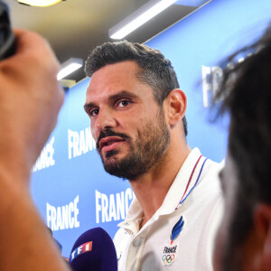 Florent Manaudou en conférence de presse de l'équipe de France de Natation au Club France porte de la Villette pour les Jeux Olympiques (JO) de Paris 2024, à Paris, France, le 25 juillet 2024. © Alexandre Fay/PixPlanete/Bestimage 