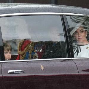 Le prince Louis, Catherine Kate Middleton, princesse de Galles - Les membres de la famille royale britannique au balcon du Palais de Buckingham lors de la parade militaire "Trooping the Colour" à Londres le 15 juin 2024 © Julien Burton / Bestimage 