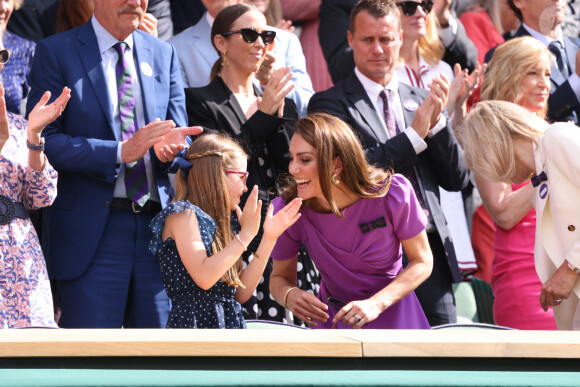 Catherine (Kate) Middleton avec la princesse Charlotte et Pippa Middleton dans les tribunes de la finale du tournoi de Wimbledon 2024, le 14 juillet 2024. 