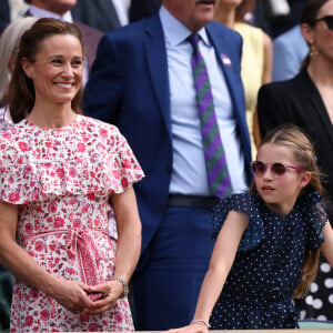 Catherine (Kate) Middleton avec la princesse Charlotte et Pippa Middleton dans les tribunes de la finale du tournoi de Wimbledon 2024, le 14 juillet 2024. 