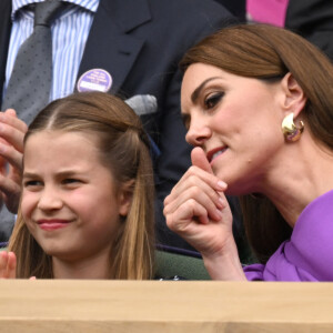 Catherine (Kate) Middleton avec la princesse Charlotte et Pippa Middleton dans les tribunes de la finale du tournoi de Wimbledon 2024, le 14 juillet 2024. 