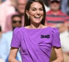 A noter que l'information n'a pas été confirmée par Kensington palace. Mais un expert royal est récemment sorti du silence pour faire part de ses doutes.
Catherine (Kate) Middleton remet la coupe à Carlos Alcaraz après sa victoire face à Novak Djokovic en finale du tournoi de Wimbledon 2024 (6/2 - 6/2 - 7/6). Wimbledon, le 14 juillet 2024. 