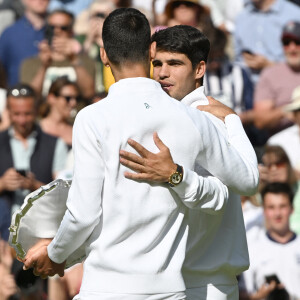 Catherine (Kate) Middleton remet la coupe à Carlos Alcaraz après sa victoire face à Novak Djokovic en finale du tournoi de Wimbledon 2024 (6/2 - 6/2 - 7/6). Wimbledon, le 14 juillet 2024. 