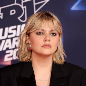 En commentaires, l'une de ses abonnés lui avait ainsi demandé le nom de sa couleur rouge flashy
Louane Emera au photocall de la 25ème cérémonie des "NRJ Music Awards (NMA)" au palais des Festivals et des Congrès de Cannes, France, le 10 novembre 2023. © Dominique Jacovides/Bestimage 