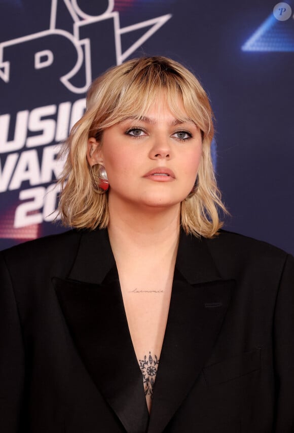 En commentaires, l'une de ses abonnés lui avait ainsi demandé le nom de sa couleur rouge flashy
Louane Emera au photocall de la 25ème cérémonie des "NRJ Music Awards (NMA)" au palais des Festivals et des Congrès de Cannes, France, le 10 novembre 2023. © Dominique Jacovides/Bestimage 