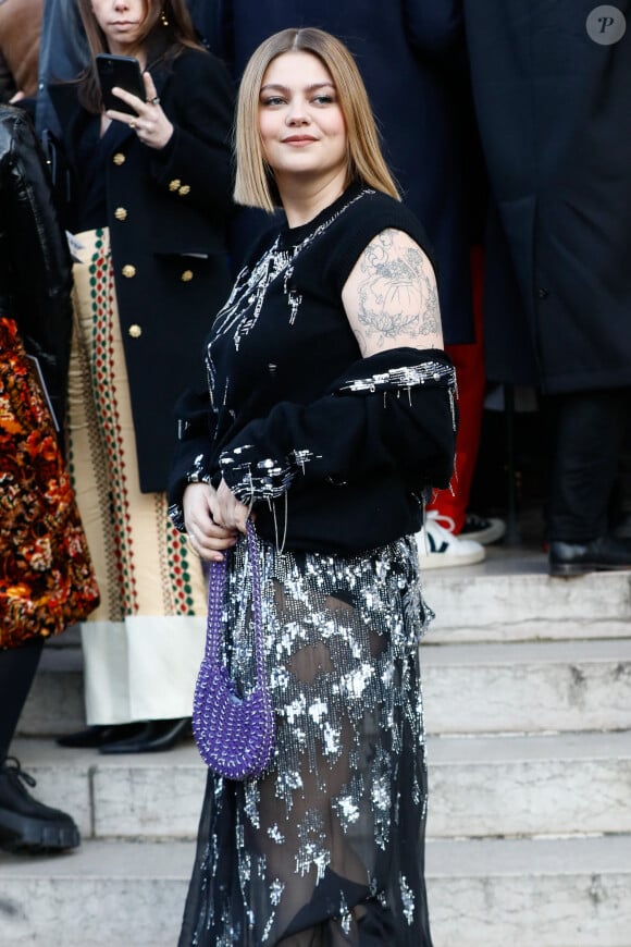 Louane Emera - People au défilé de mode prêt-à-porter automne-hiver 2023/2024 "Paco Rabanne" au Musée d'Art Moderne lors de la Fashion Week de Paris. Le 1er mars 2023 © Christophe Clovis / Bestimage 