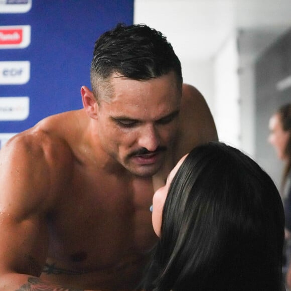 Lola Dumenil qui partage la vie du champion tricolore a également réagi sur ses réseaux sociaux.
Florent Manaudou et sa compagne Lola Dumenil - F.Manaudou remporte l'épreuve du 50 m nage libre, sous le regard de sa compagne L.Dumenil, aux championnats de France de Natation 2024 au centre aquatique Odyssée à Chartres, le 20 juin 2024. © Laurent Lairys / Panoramic / Bestimage 