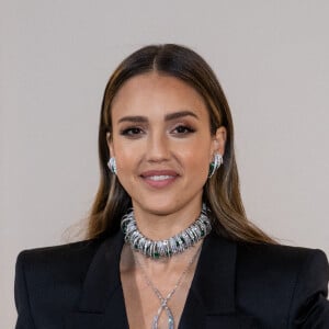 Il s'agit de Jessica Alba !
Jessica Alba arrive à l'exposition Swarovski "Masters of Light - From Vienna to Milan" lors de l'ouverture de la Semaine de la mode masculine printemps/été 2025 à Milan au Palazzo Citterio à Milan, Italie.