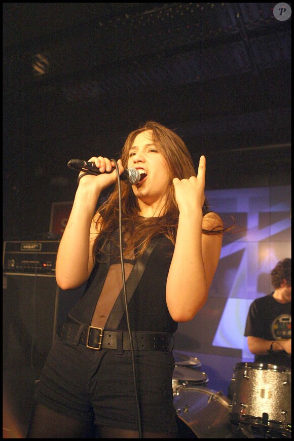Izïa en concert au Studio SFR, à Paris, le 23 mars 2010 !