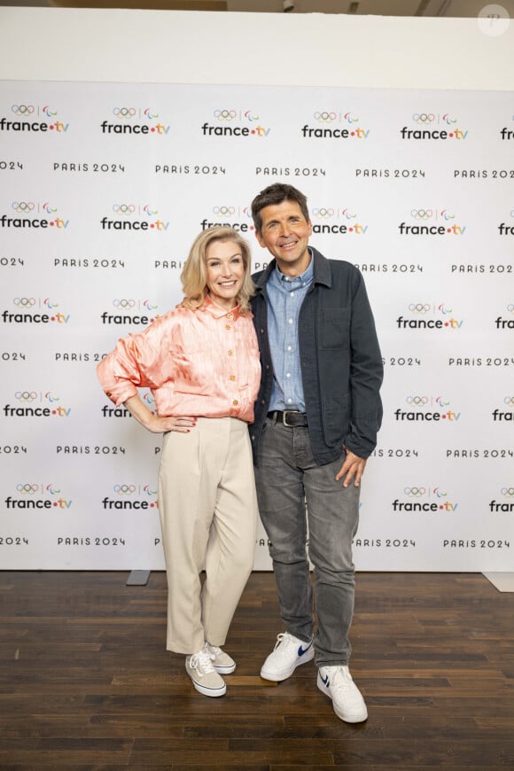 Louise Ekland et Thomas Sotto lors de la présentation des journalistes et chroniqueurs de France Télévisions pour les Jeux Olympiques 2024 au musée de l'Homme à Paris, le 11 juin 2024. © Pierre Perusseau / Bestimage 