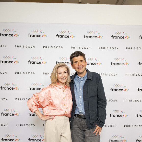 Louise Ekland et Thomas Sotto lors de la présentation des journalistes et chroniqueurs de France Télévisions pour les Jeux Olympiques 2024 au musée de l'Homme à Paris, le 11 juin 2024. © Pierre Perusseau / Bestimage 