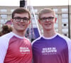 Et qui a une malformation cardiaque
Alexis Lebrun et Felix Lebrun, pongistes français, lors de l'allumage de la vasque de la Flamme Olympique à Montpellier pour les Jeux Olympiques de Paris.