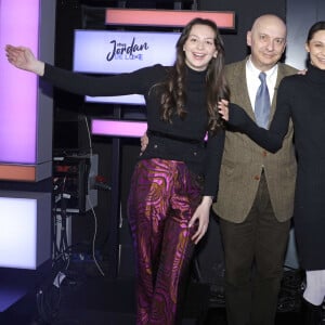 Adèle s'est d'abord confiée sur les circonstances de la mort de sa grand-mère. 
Jordan de Luxe avec Xavier de Fontenay et ses filles Adele et Agathe ( petites filles de Genevieve de Fontenay ) lors de l'enregistrement de l'émission "Chez Jordan de Luxe" à Paris le 5 janvier 2024. © Cédric Perrin/Bestimage