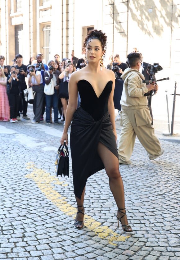 Léna Mahfouf (Léna Situations) - Arrivées au défilé de mode Schiaparelli Haute-Couture automne-hiver 2024/2025 lors de la fashion week à Paris, France, le 24 juin 2024. © Denis Guignebourg/BestImage